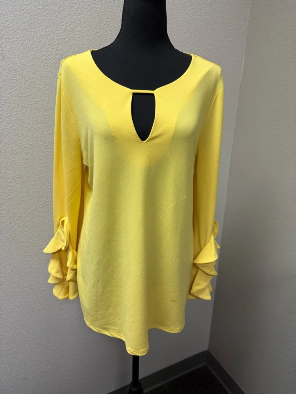Melissa Paige Yellow Keyhole Blouse Ruffle Sleeve Stretch Top Large Size - Picture 2 of 11